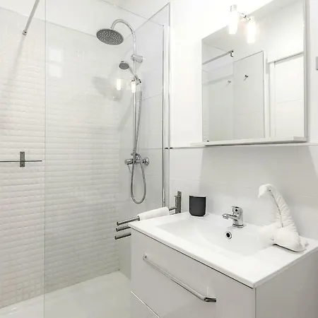 Island Village Heights Apartment *